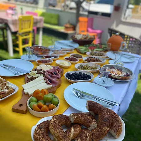 Neseli Bahce Cafe شقة فندقية