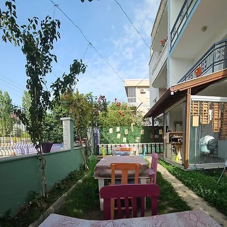 Neseli Bahce Cafe شقة فندقية