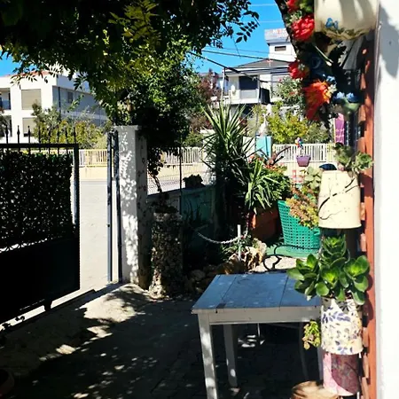 아파트호텔 Neseli Bahce Cafe 세페리히사르