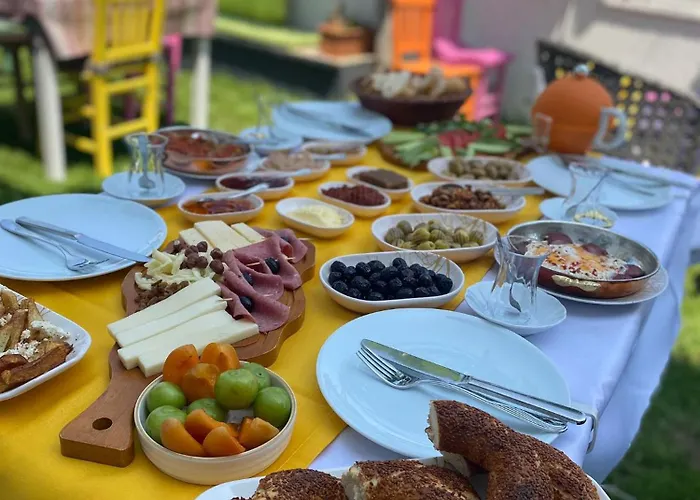 Neseli Bahce Cafe アパートホテル