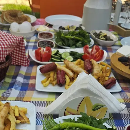 Neseli Bahce Cafe Apartahotel Seferihisar