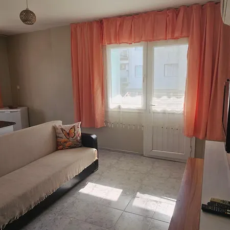 Lägenhetshotell Neseli Bahce Cafe *