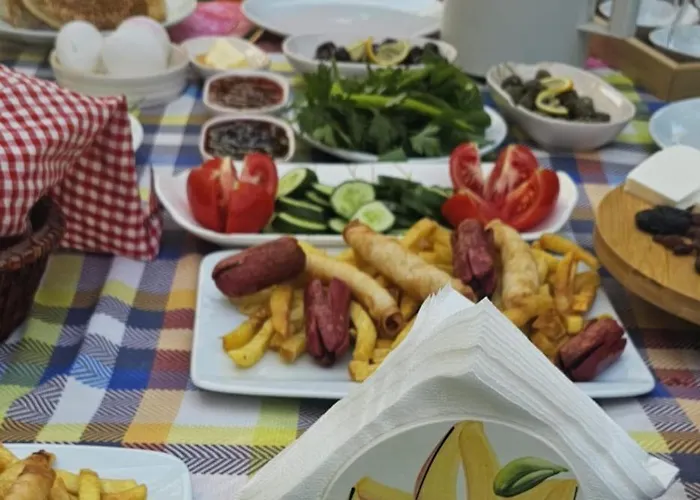 Neseli Bahce Cafe Apartmanhotel Seferihisar